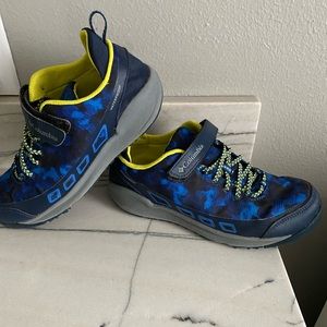 Columbia Uni-sex kids Omni Grip Waterproof trail hiking shoe sz Us 5